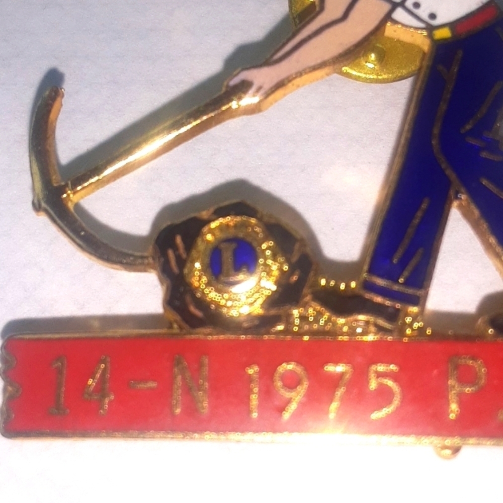 Colorful Worker Enamel Pin Loins - Picture 2 of 4